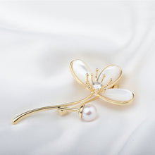 Load image into Gallery viewer, Clover Brooch Pin in 18K Gold Plated
