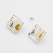 Load image into Gallery viewer, Little Daisy Resin Stud Earrings
