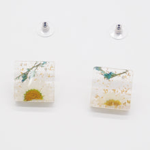 Load image into Gallery viewer, Little Daisy Resin Stud Earrings
