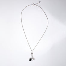 Load image into Gallery viewer, Y-shaped Black and White Pearl Necklace
