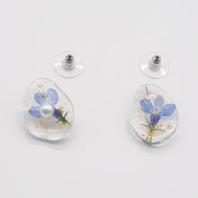 Load image into Gallery viewer, Transparent Resin Stud Earrings - Dried Flower Acrylic Earrings
