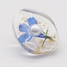 Load image into Gallery viewer, Transparent Resin Stud Earrings - Dried Flower Acrylic Earrings
