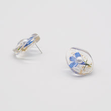 Load image into Gallery viewer, Transparent Resin Stud Earrings - Dried Flower Acrylic Earrings
