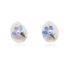 Load image into Gallery viewer, Transparent Resin Stud Earrings - Dried Flower Acrylic Earrings
