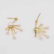 Load image into Gallery viewer, 18K Gold Plated Pearl Stud Earrings
